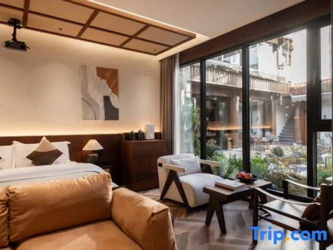Standard Double room with courtyard view