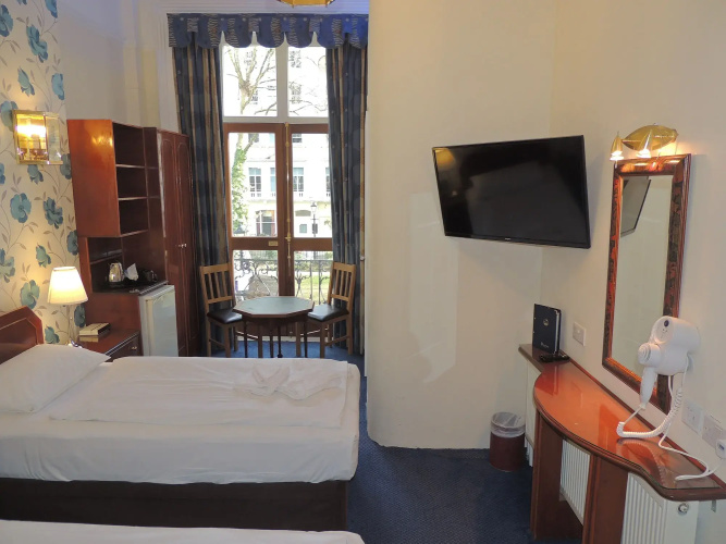 Dolphin Hotel