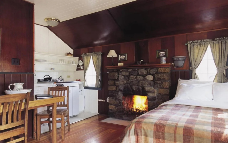 Pyramid Lake Lodge