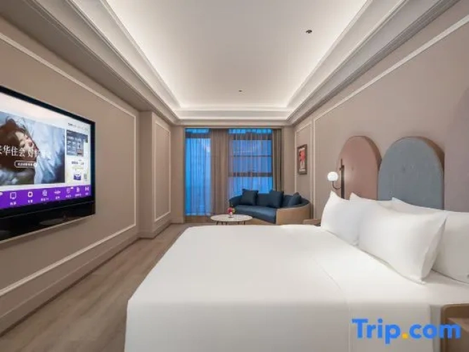 Deluxe Double room with city view