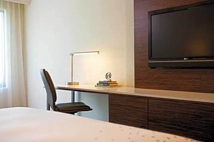 Standard Quadruple Club room