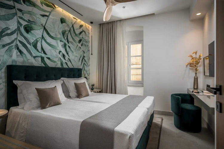 Deluxe Suite with partial sea view