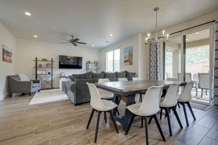 5 Bedrooms Cottage