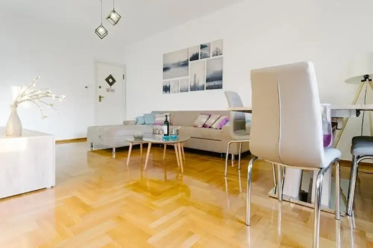 Bright apt. with view to Acropolis