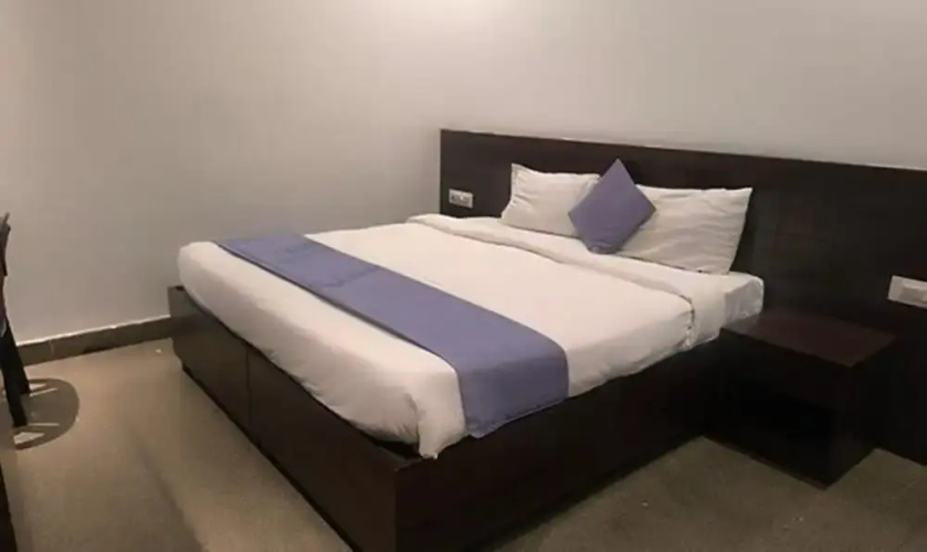 Fabhotel Azure I