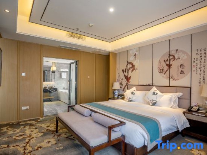Executive Suite with city view