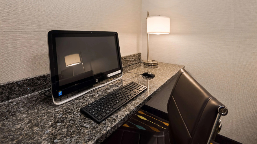 Best Western Plus Boardman Inn & Suites
