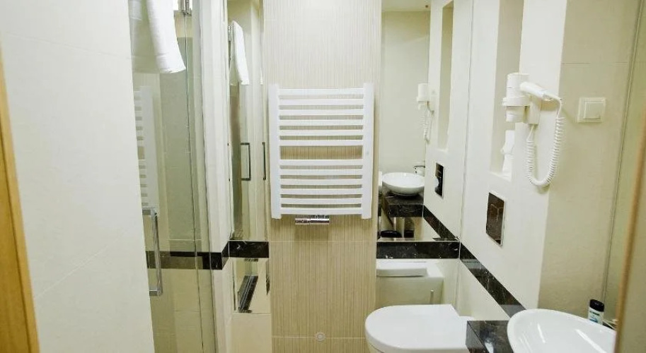 Velvet Hotel & Restaurant
