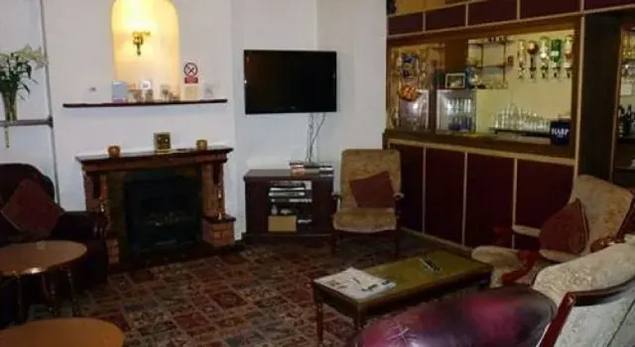Melrose Hotel
