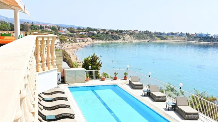 Katina Beach Villa