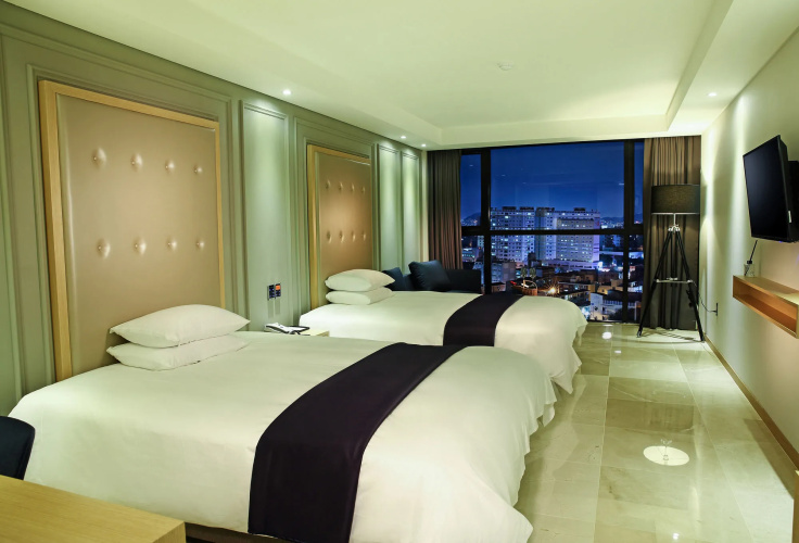 Hotel The One