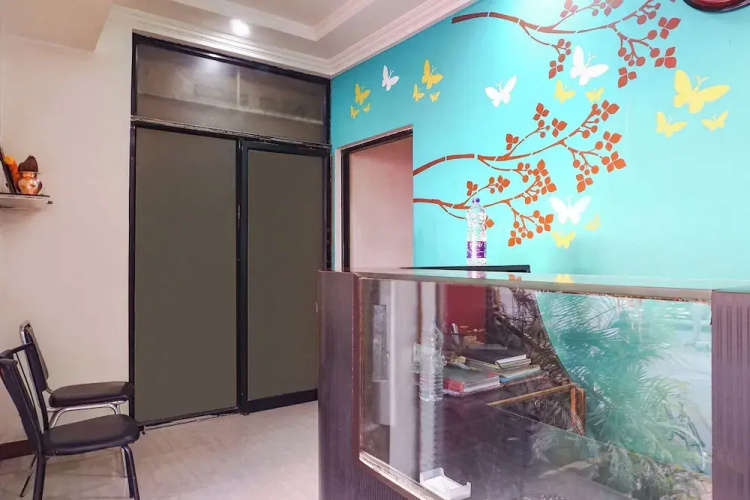 Fabhotel Royal Residency - Nr Phoenix mall