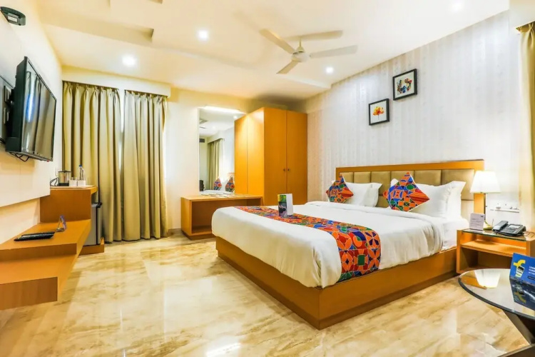 FabHotel Capitol Suites