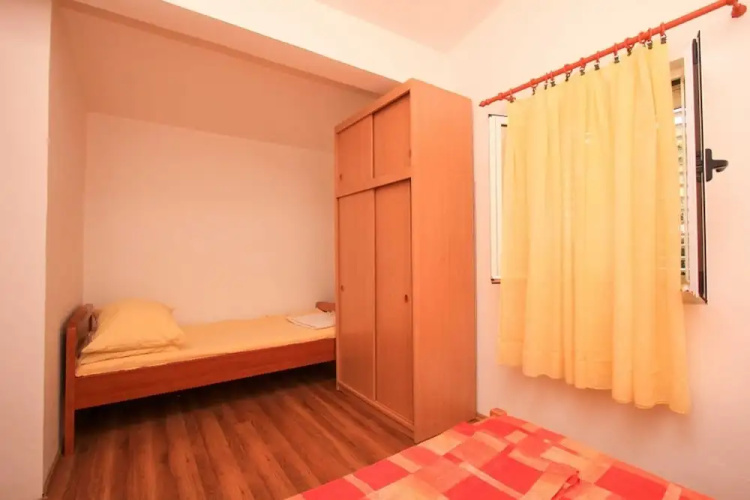 Apartments Ereš Žuronja