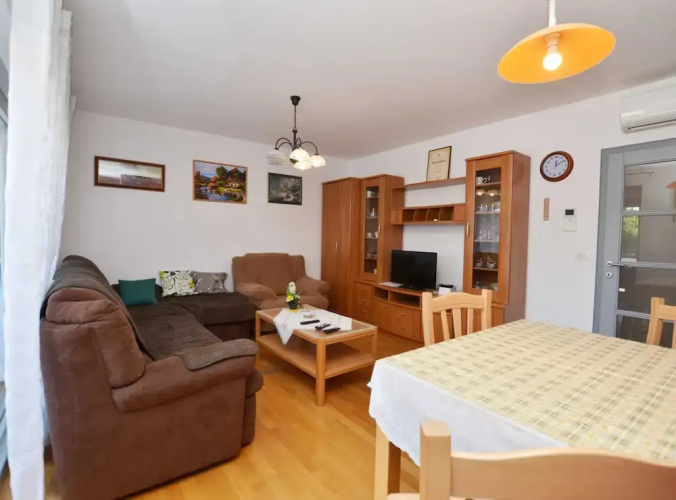 Quiet and Compact Apartment With Balcony
