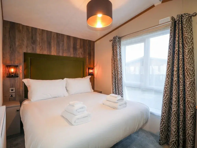 Chichester Lakeside Holiday Park