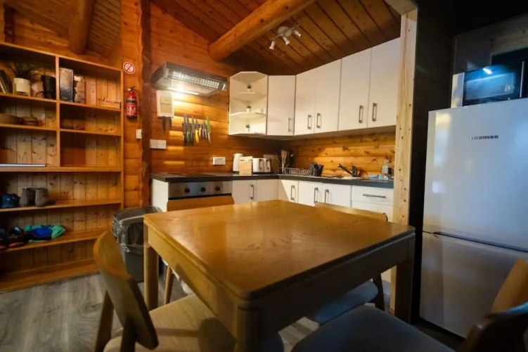 Rural 3 Bed Log Cabin Getaway