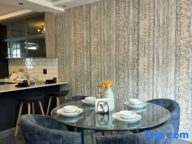 Luxurious Messe Luxe 4-bed Apartment CBD