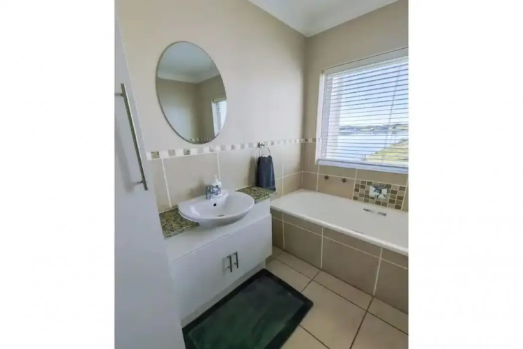Water Views Apartment