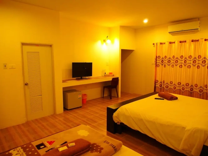 Standard Triple room with garden view