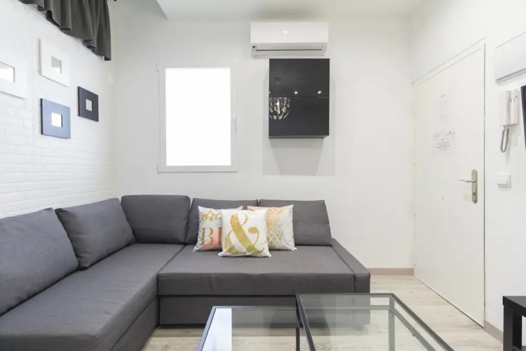 Dobo Homes Ronda De Valencia Apartment
