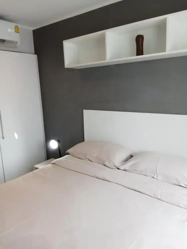 Large Corner Apt-1BR T1 207