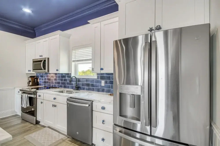 Long Beach Home w/ Views & On-site Beach Access!