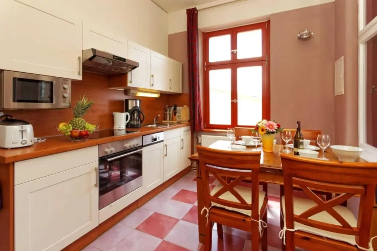 2 Bedrooms Apartment