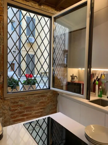 AI MAGAZZINI DEI MEDICI (casa con balcone)