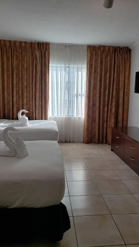 Renovated Ocean view Studio Sleeps 4 , on the beach