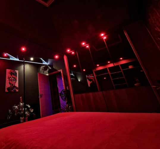 Aka Love Room - Tarn