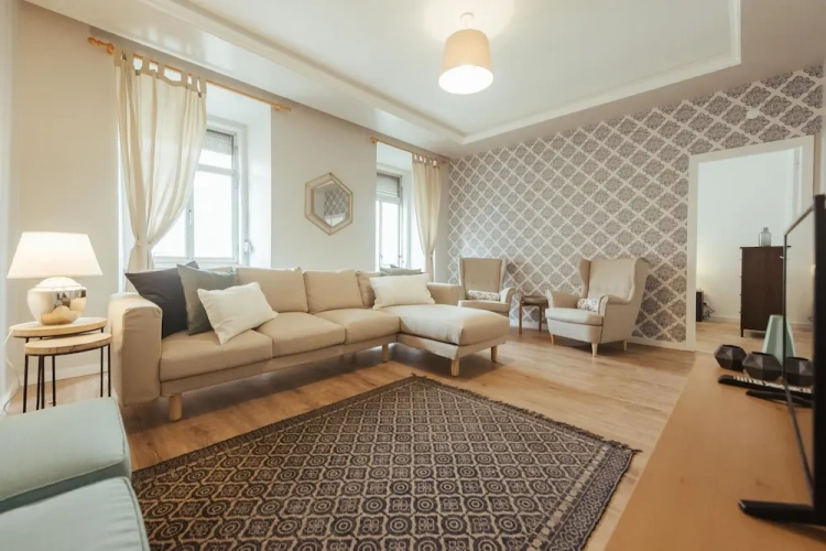 5 Bedrooms Apartment
