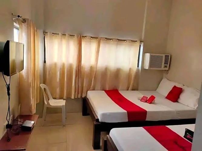 RedDoorz Triple room