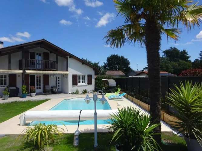 2 Bedrooms Villa