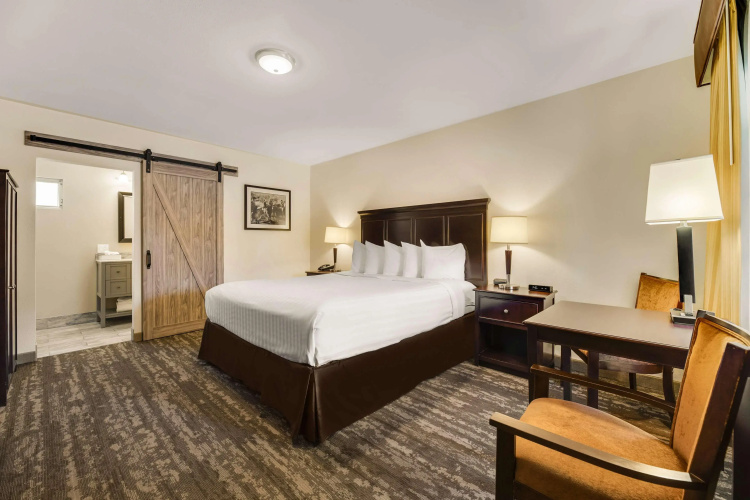 Best Western Plus Frontier Motel