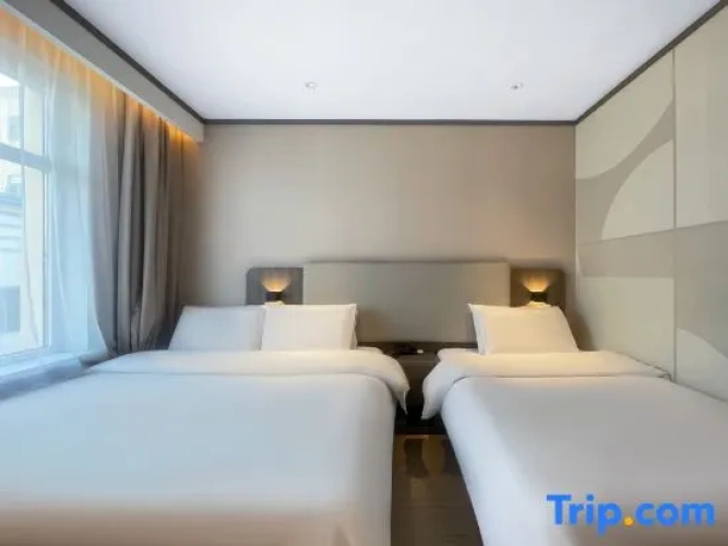 Standard Triple Family room