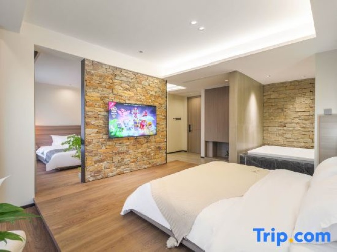 Deluxe Quadruple Family Suite with sea view