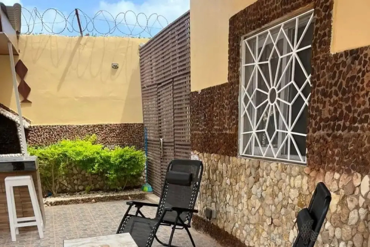 Sendou Cabano Villa Sleeps 6 With Parking