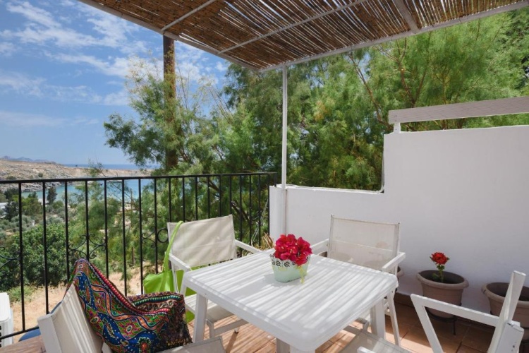 Standard Triple room with sea view