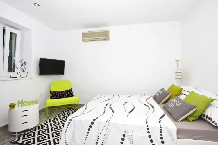 Apartment Shiny Love