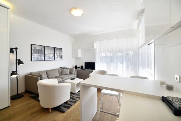 Maja Superior Apartment with Balcony