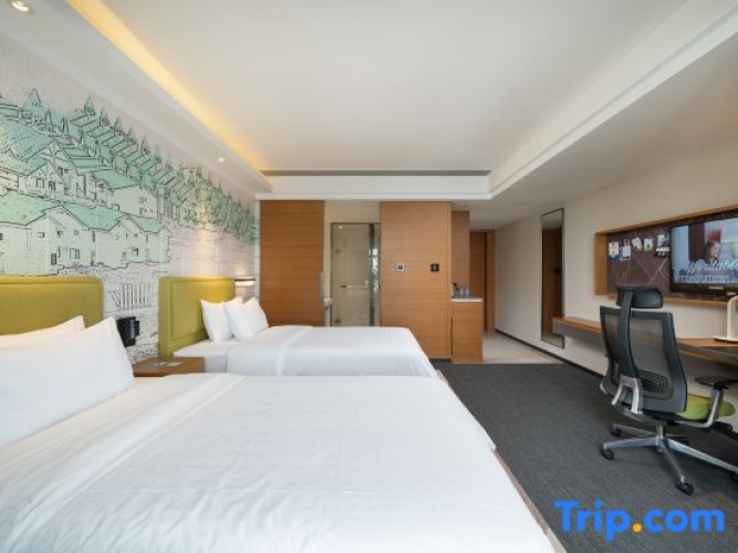 Deluxe Twin Family room