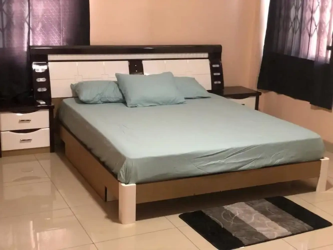 4 Bedrooms Apartment