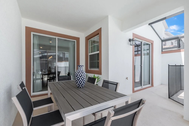 4 Bedroom Town Home with Pool
