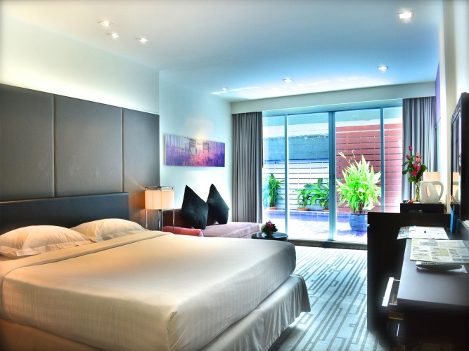 Deluxe Double room with city view