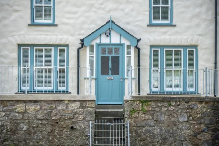 3 Bedrooms Cottage