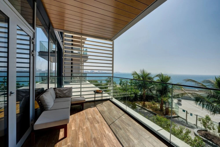 Urban Island Getaway on Bluewaters