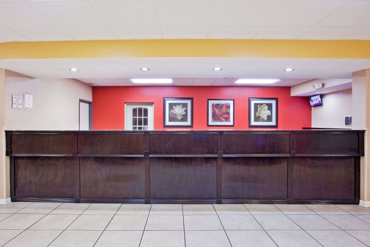 La Quinta Inn & Suites by Wyndham Memphis Airport Graceland photo 17