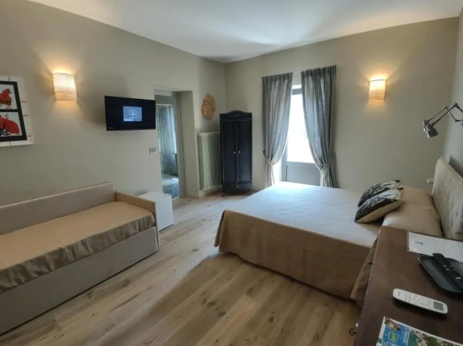 Standard Triple room