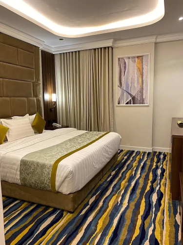 Diamond Corners Circular Hotel